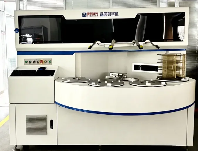帝耐激光展廳內一字排開的成品晶圓刻字機與檢測儀器